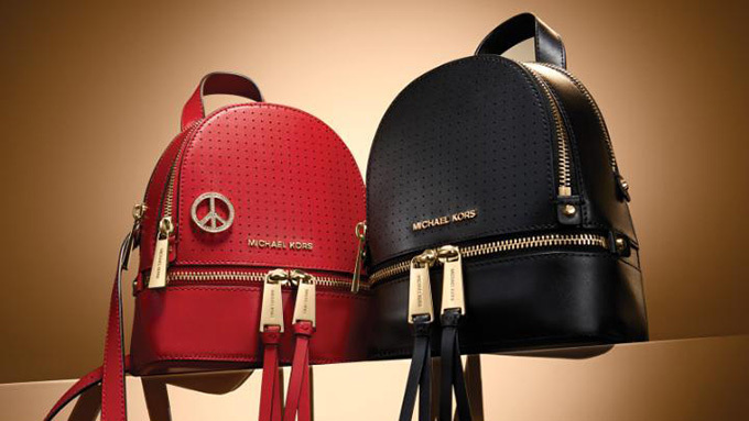 マイケル マイケル・コースのクリスマスバッグ、スタッズの「LOVE