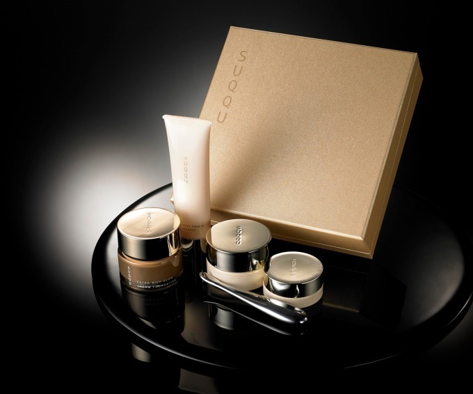 SUQQUから選べるファンデ＆贅沢スキンケアのクリスマスコフレ、新作