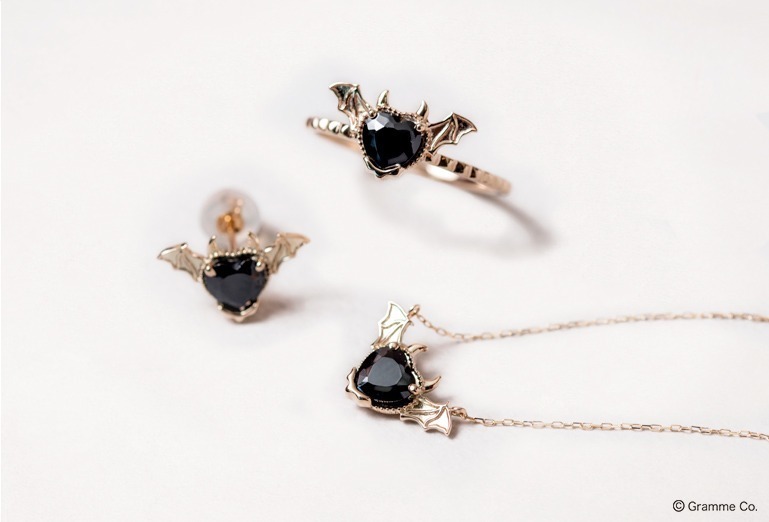 Q-pot.のハロウィンアクセサリー「デビルハート」悪魔の羽が生えた