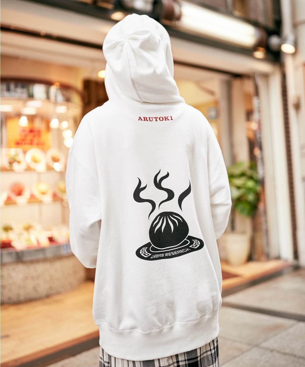 アーバンリサーチ「551 蓬莱」豚まんコラボパーカー、フードが手包み