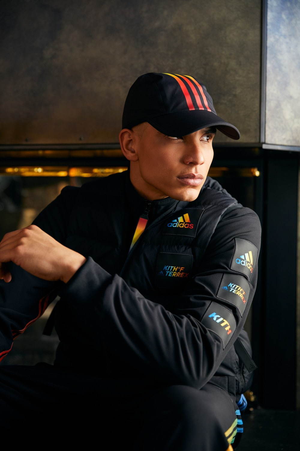 KITH×アディダス テレックス、カラフルスエードの男女兼用スニーカーや