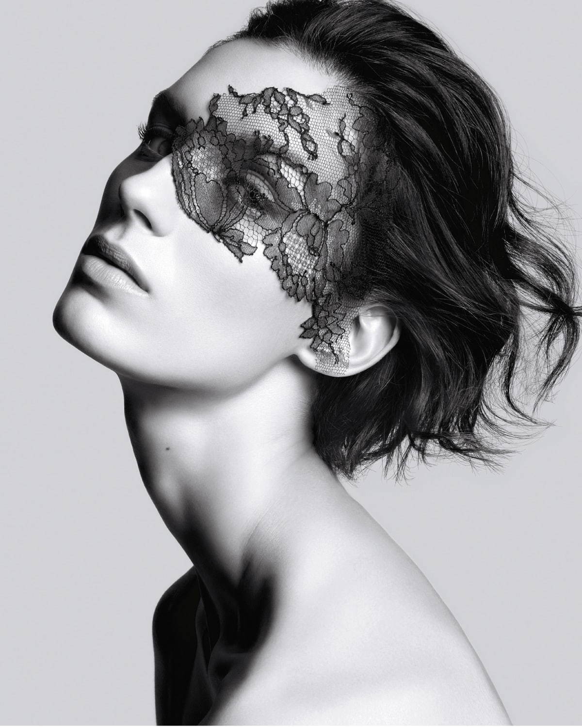 ジバンシイ“漆黒”のレース マスクが進化、最も生命力が高まった漆黒の