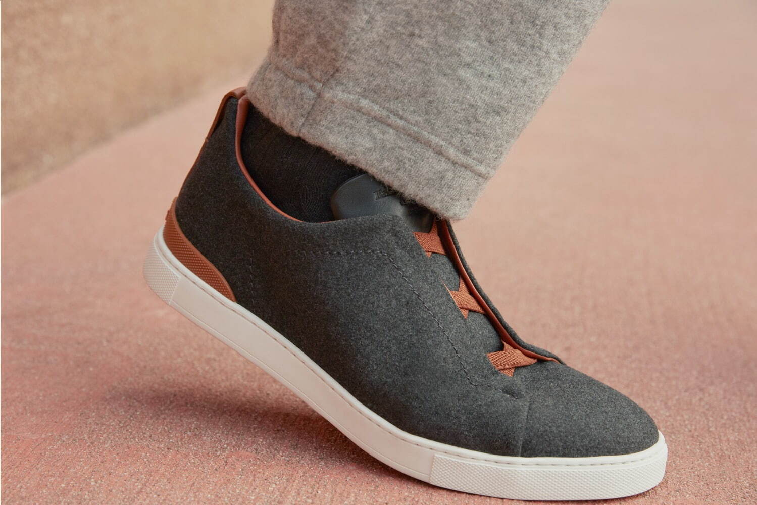 エルメネジルド ゼニア「トリプルステッチ スニーカー」柔らかな新素材