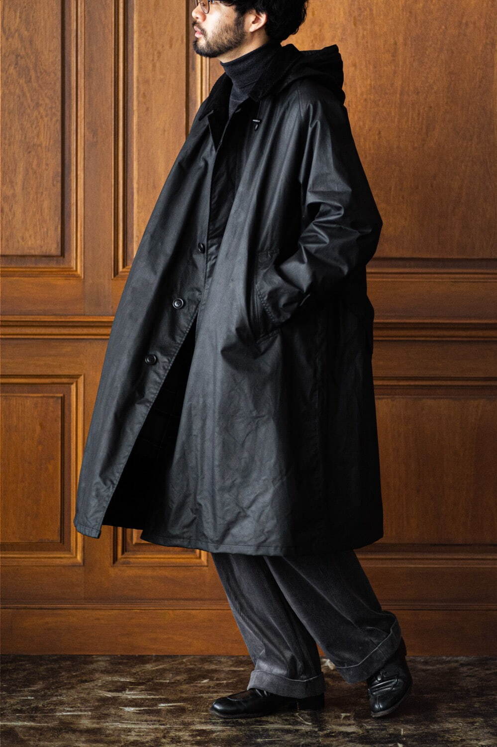 バブアーのレショップ別注オイルドコート、シンプルなバルカラーコート