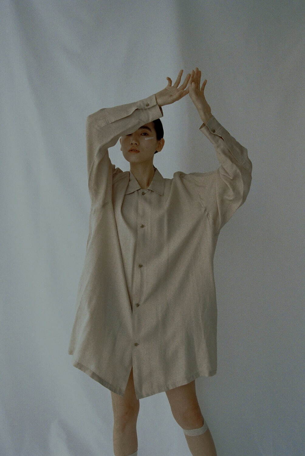 N.ハリウッドのアメリ別注ユニセックスウェア、緩やかシルエットの