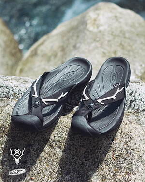 サウス2 ウエスト8×キーン初コラボメンズサンダル、“ディアホーン”刺繍