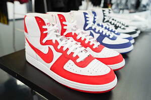 コム デ ギャルソン・オム プリュス×ナイキ、バスケットボールシューズ