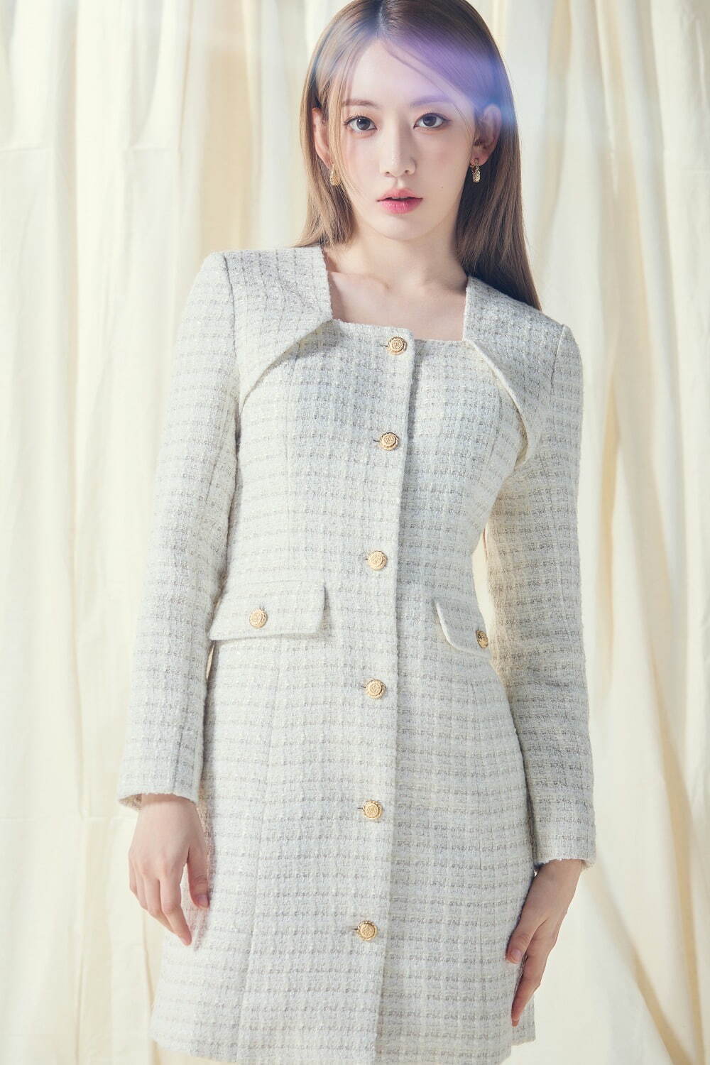 リリー ブラウン×宮脇咲良の新作「ツイードミニワンピース」ラメを