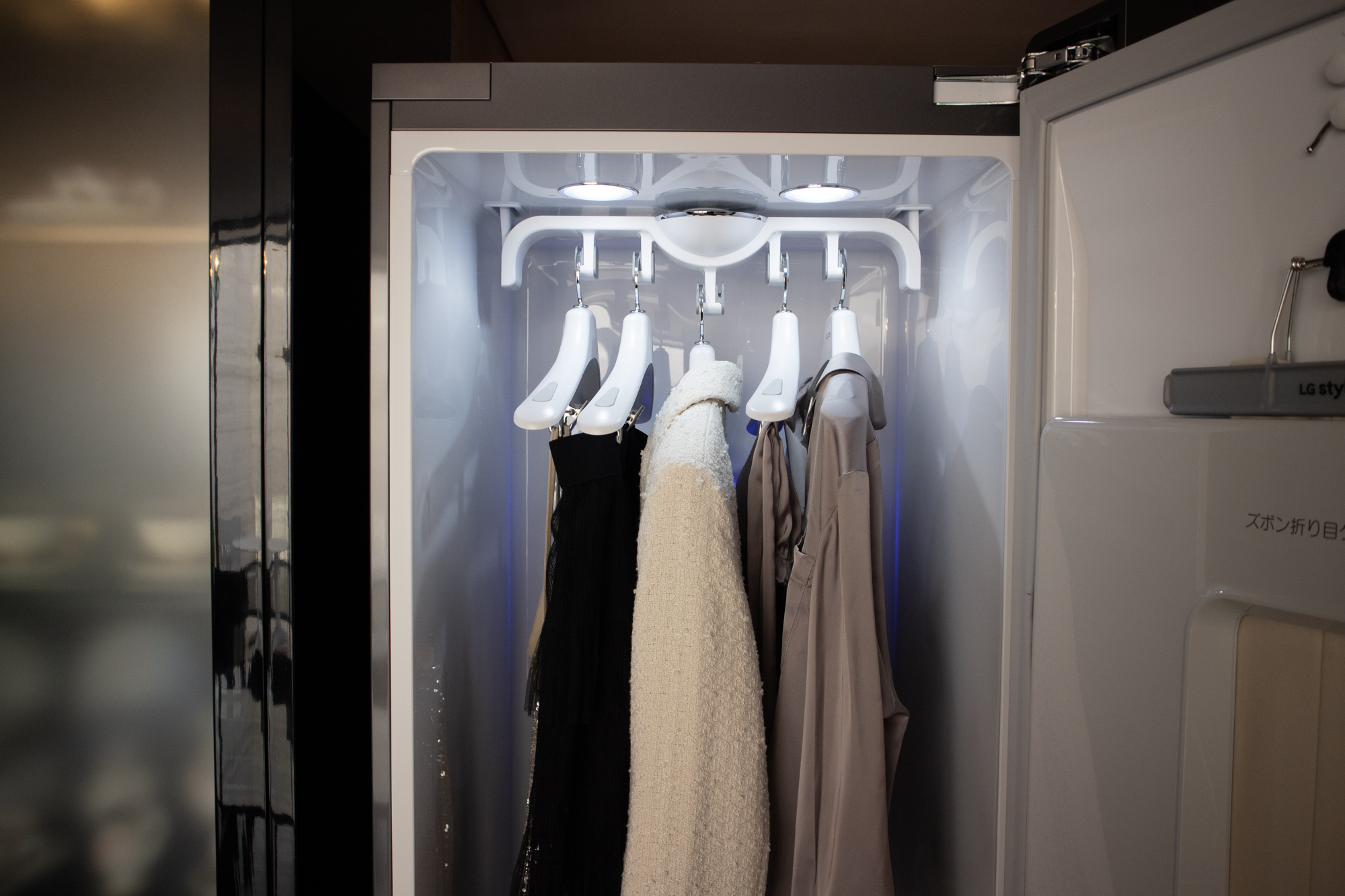 ホームクリーニング機「LG Styler」から新モデルが登場 日本独自の