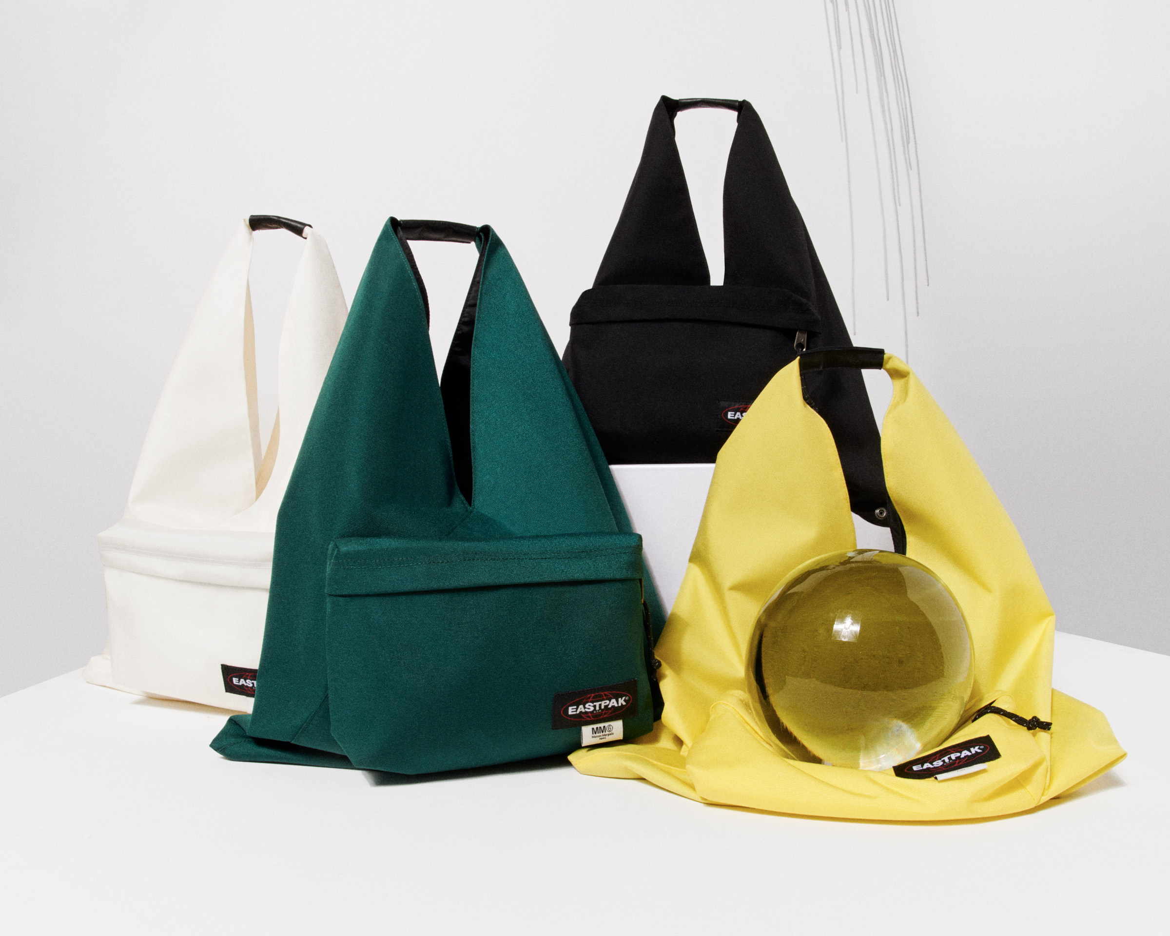 エムエム6 メゾン マルジェラがイーストパックとコラボ、シュル