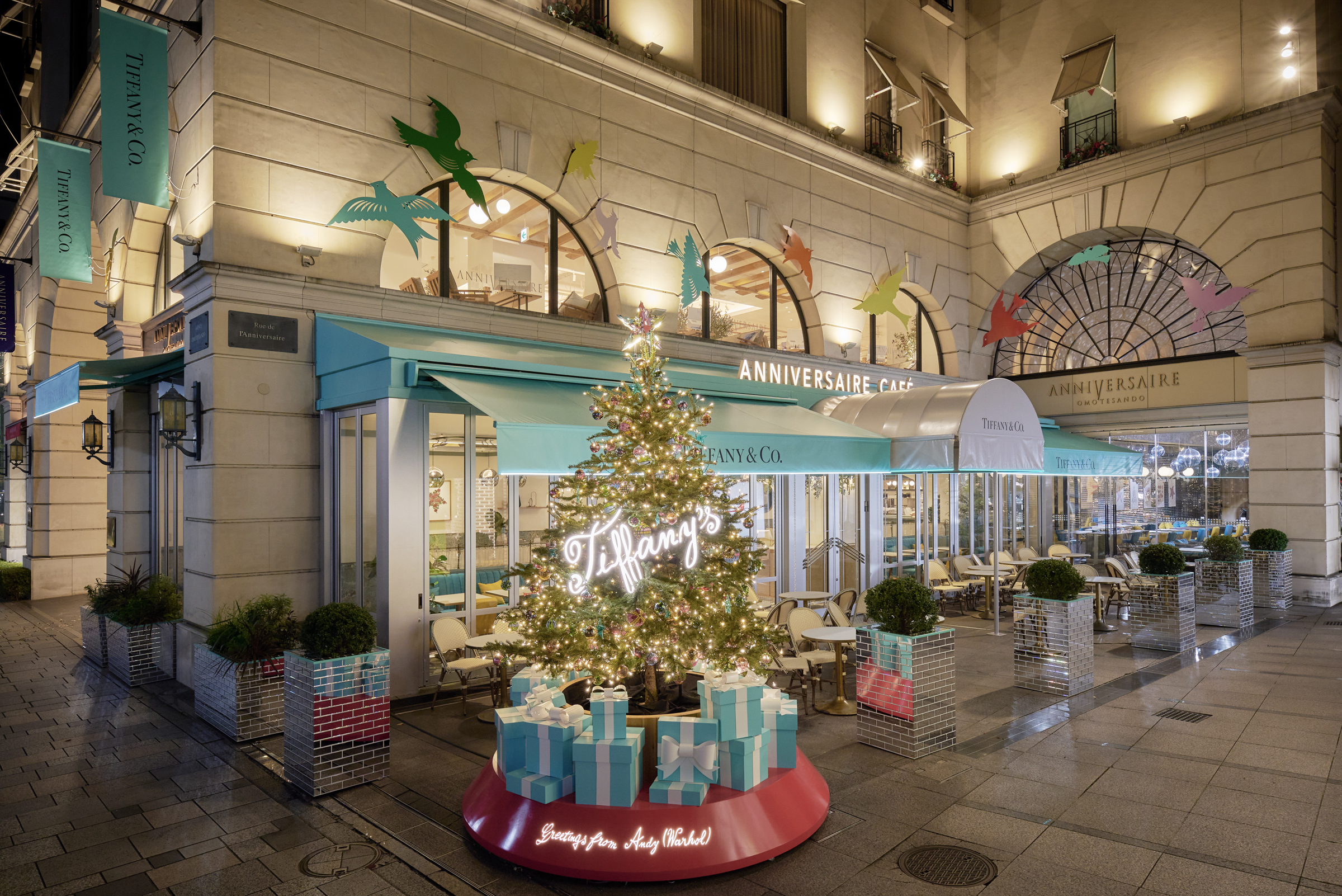 ティファニーがレースカーから着想を得たメカニカルクロックを発売