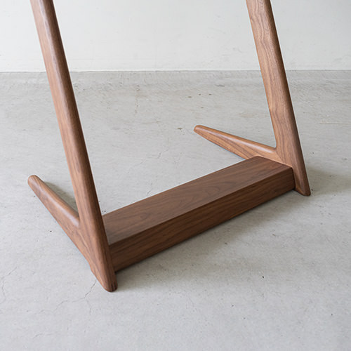 Z字のスマートなフォルムのZEDサイドテーブル | ソファ専門店FLANNEL SOFA