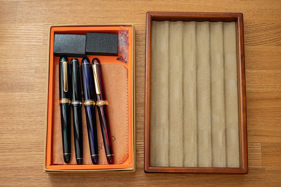 万年筆が映える！6本並べて机に置ける豊岡クラフトのペントレイ