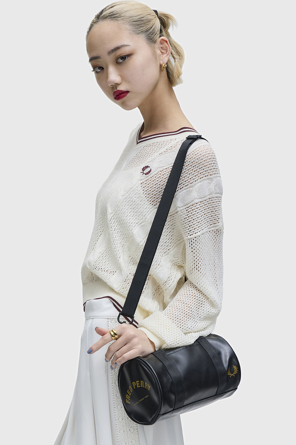 Tonal Classic Mini Barrel Bag(1SZ 774：BLACK / GOLD): | FRED PERRY