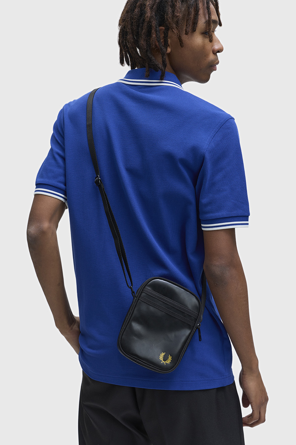 Tonal Classic Small Side Bag(1SZ 774：BLACK / GOLD): | FRED PERRY