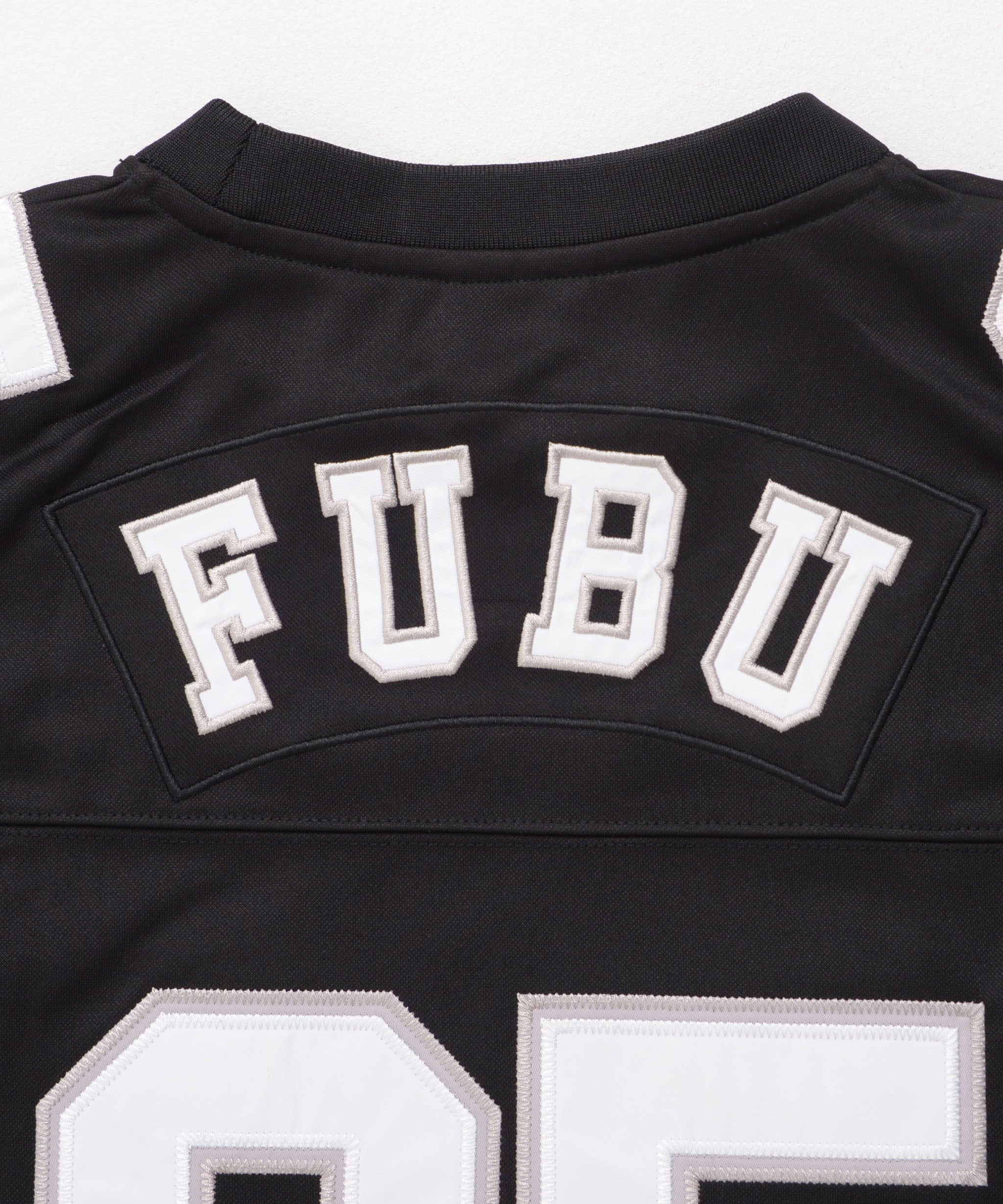 FUBU フブ ロゴ ナンバー ワッペン Vネック 長袖 ゲームシャツ。FUBUは