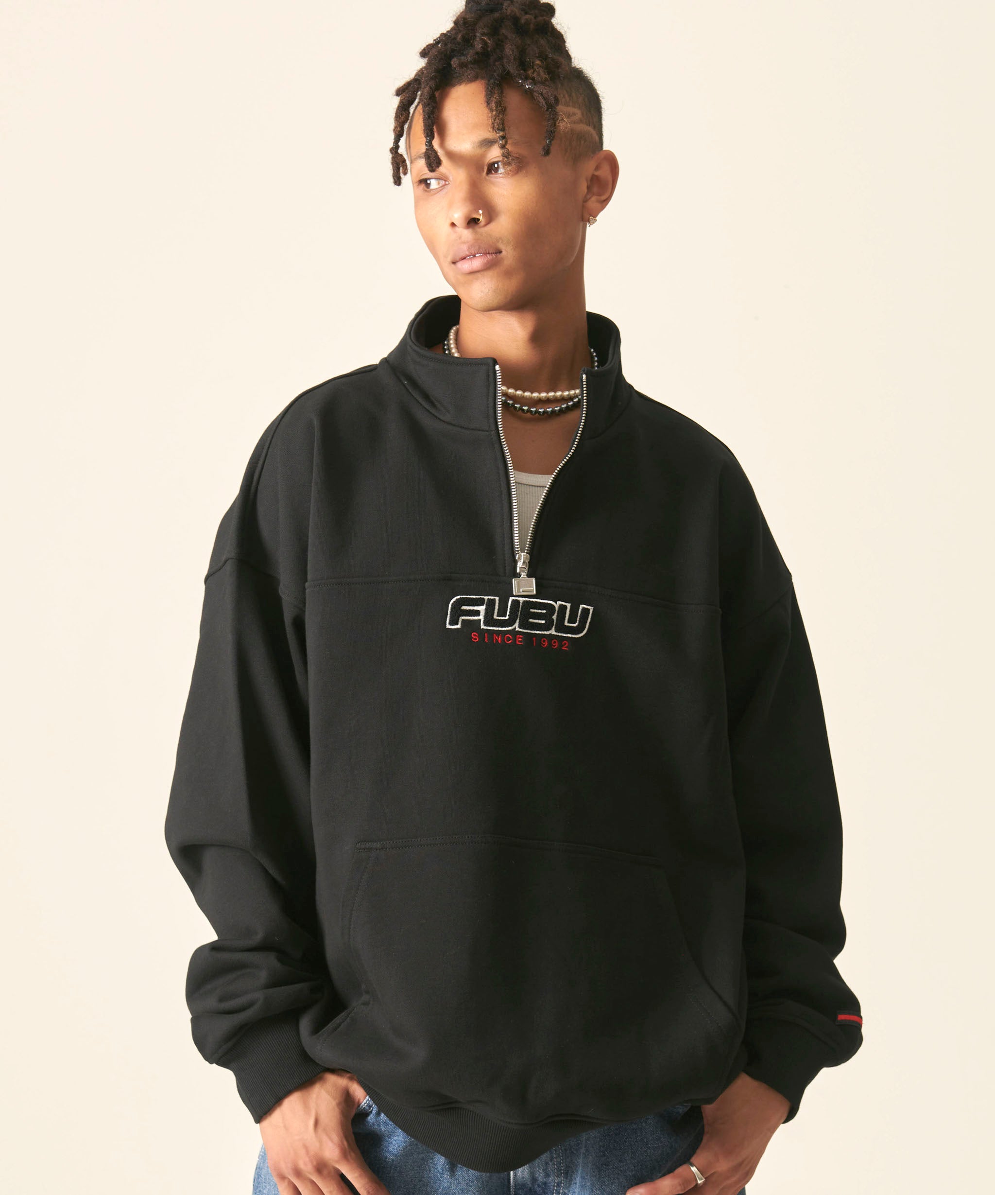 FUBU フブ トップス 裏毛 ハーフジップ スウェット。FUBUはアメリカの