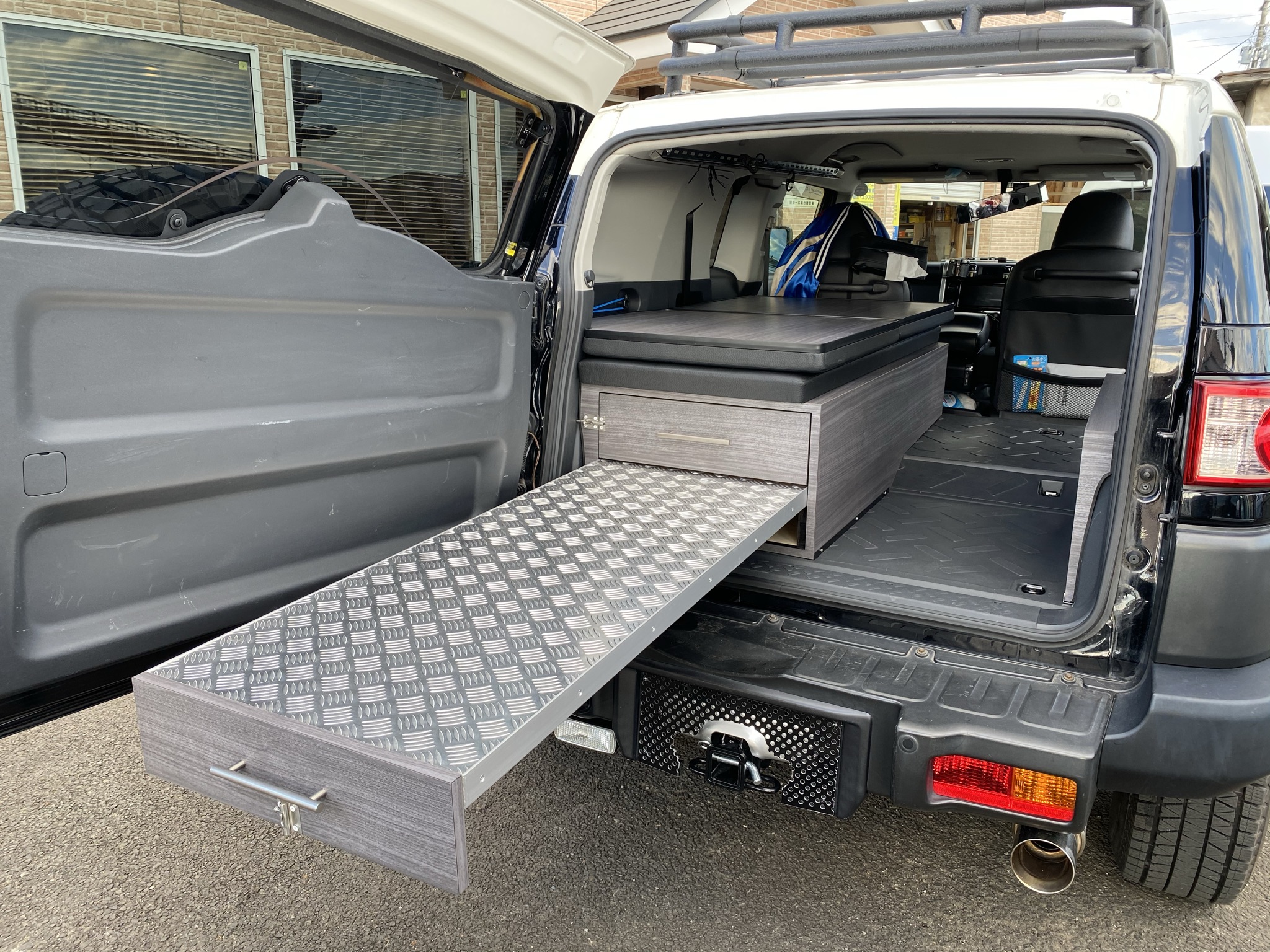 FJクルーザー – ハイエース 床張り施工 荷台カスタム キャンピングカー