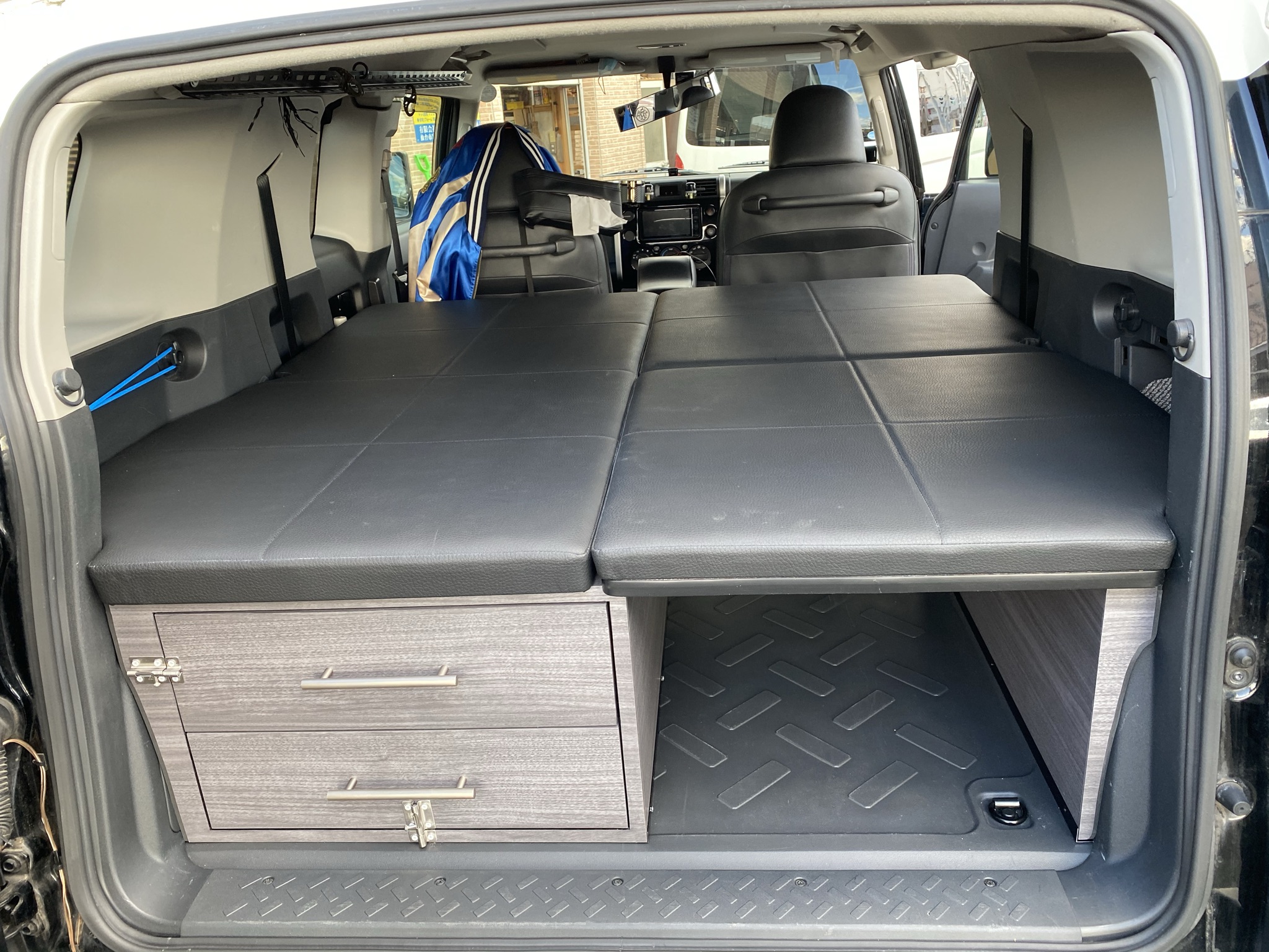 FJクルーザー – ハイエース 床張り施工 荷台カスタム キャンピングカー