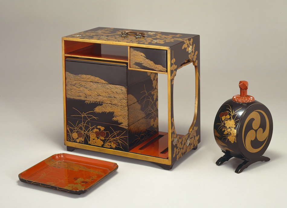 梅稲穂菊蒔絵提重 | | 収蔵品詳細 | 作品を知る | 東京富士美術館