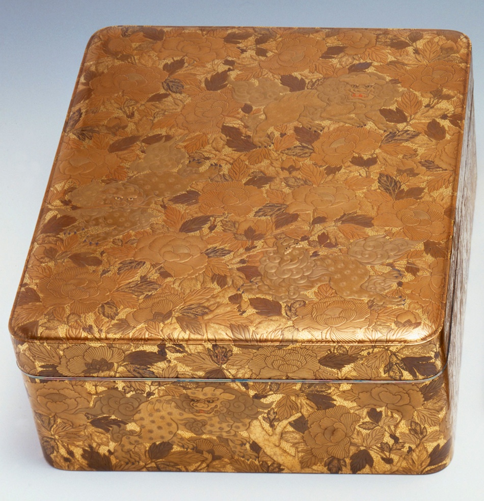 MA693】加賀蒔絵 饅羹重 御所車 葵唐草 蝶 金蒔絵 螺鈿 木製 饅頭箱