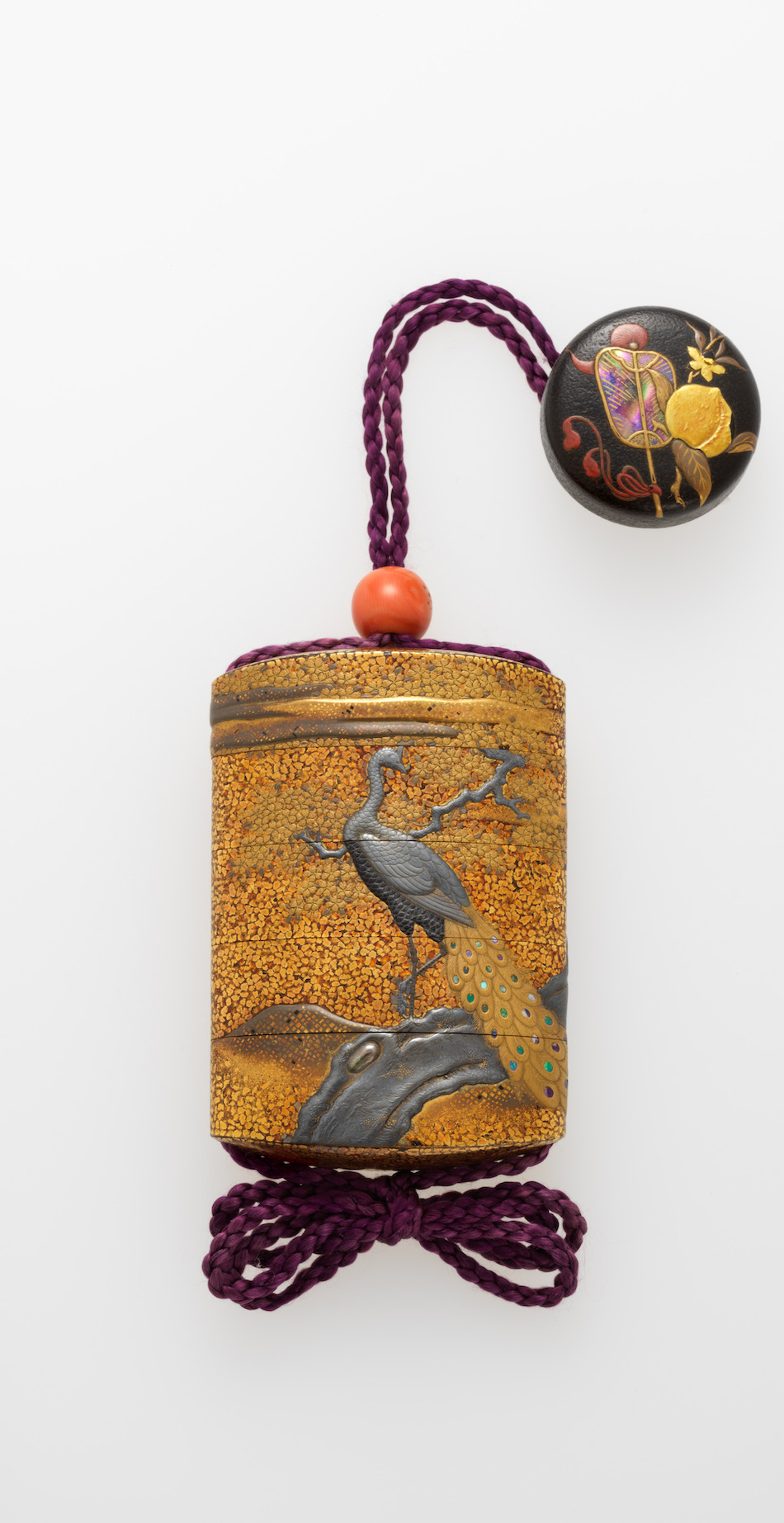 桜孔雀蒔絵印籠 銘 長谷川重美作（柱） | 長谷川巨鱗斎 | 収蔵品詳細