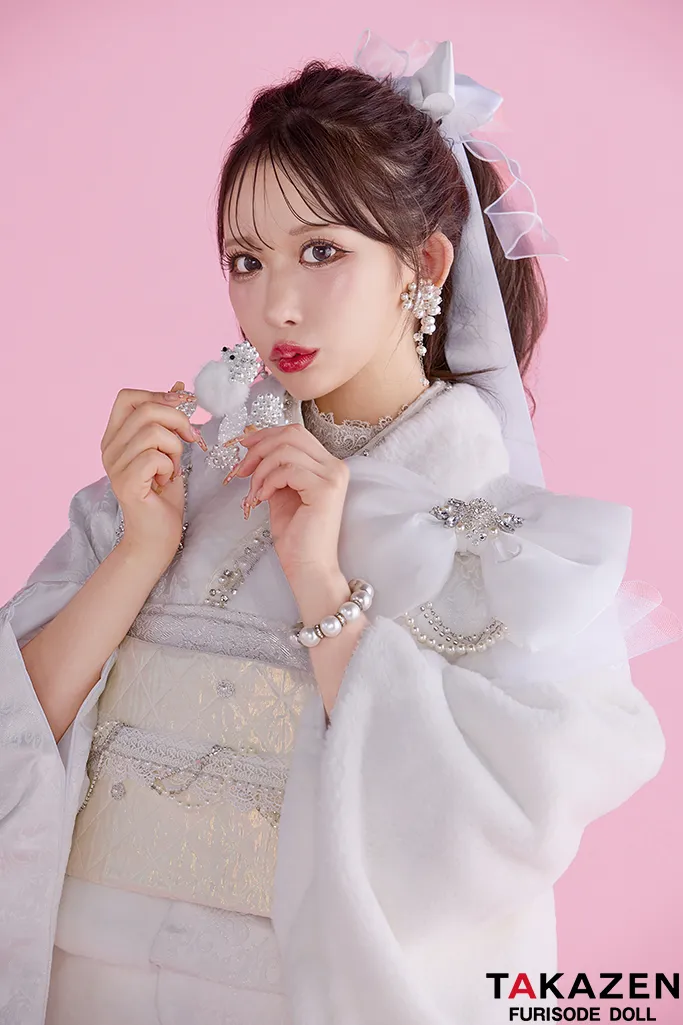 成人式は天使のように真っ白の振袖で✨アレンジ次第で自分なりにコーデ