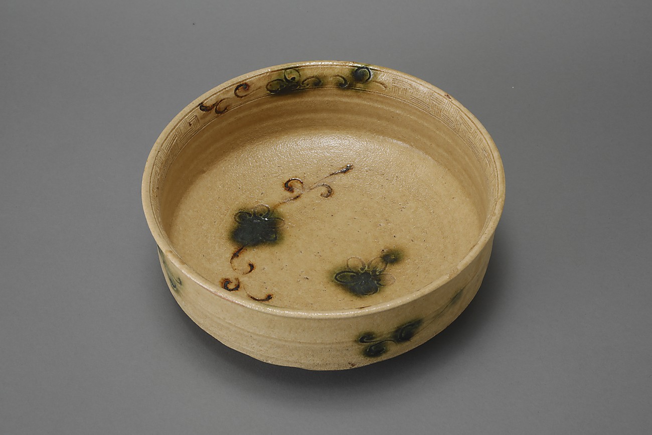 蓮葉形深皿/大鉢 】 黄瀬戸浜物 MADE IN JAPAN 明治～大正期 黄瀬戸の