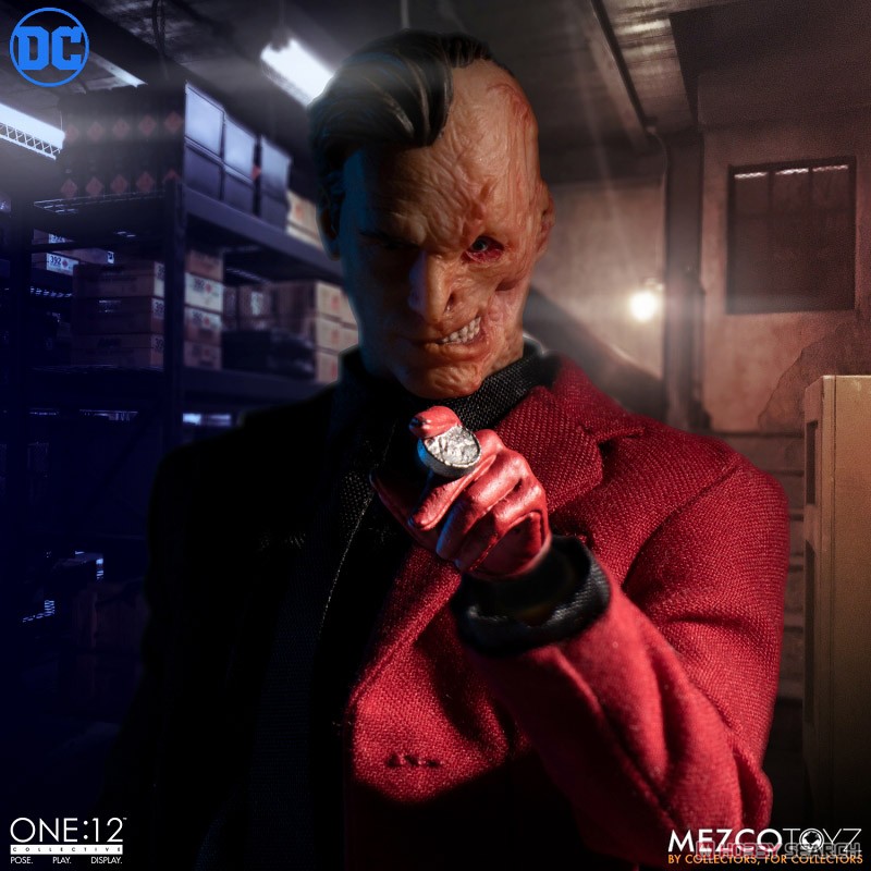 ワン12コレクティブ/ DCコミックス: トゥーフェイス 1/12 アクション