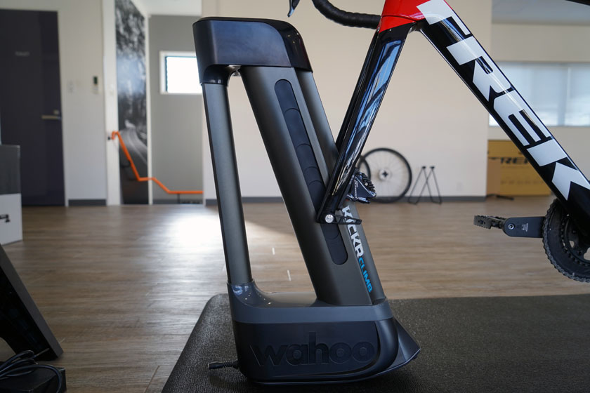 寒くなってきた今こそ、室内でローラー！！話題のwahoo KICKR 。当店は