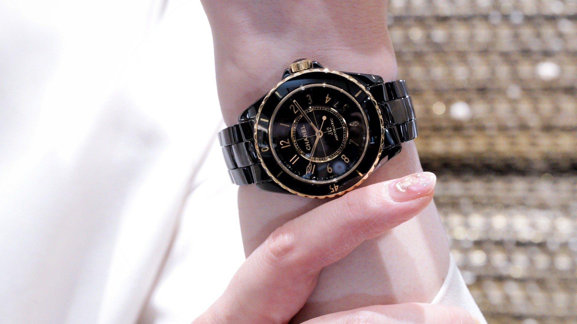 CHANEL】J12、話題のコンビネージョンモデル38㎜。70時間パワー