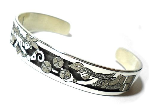 ホピ族のブレスレット・バングル 〔アメリカインディアンが創る〕