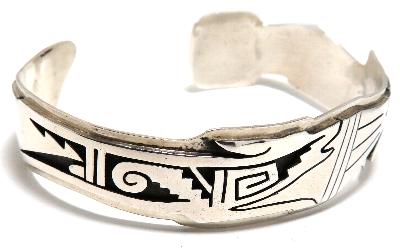 ホピ族のブレスレット・バングル 〔アメリカインディアンが創る〕