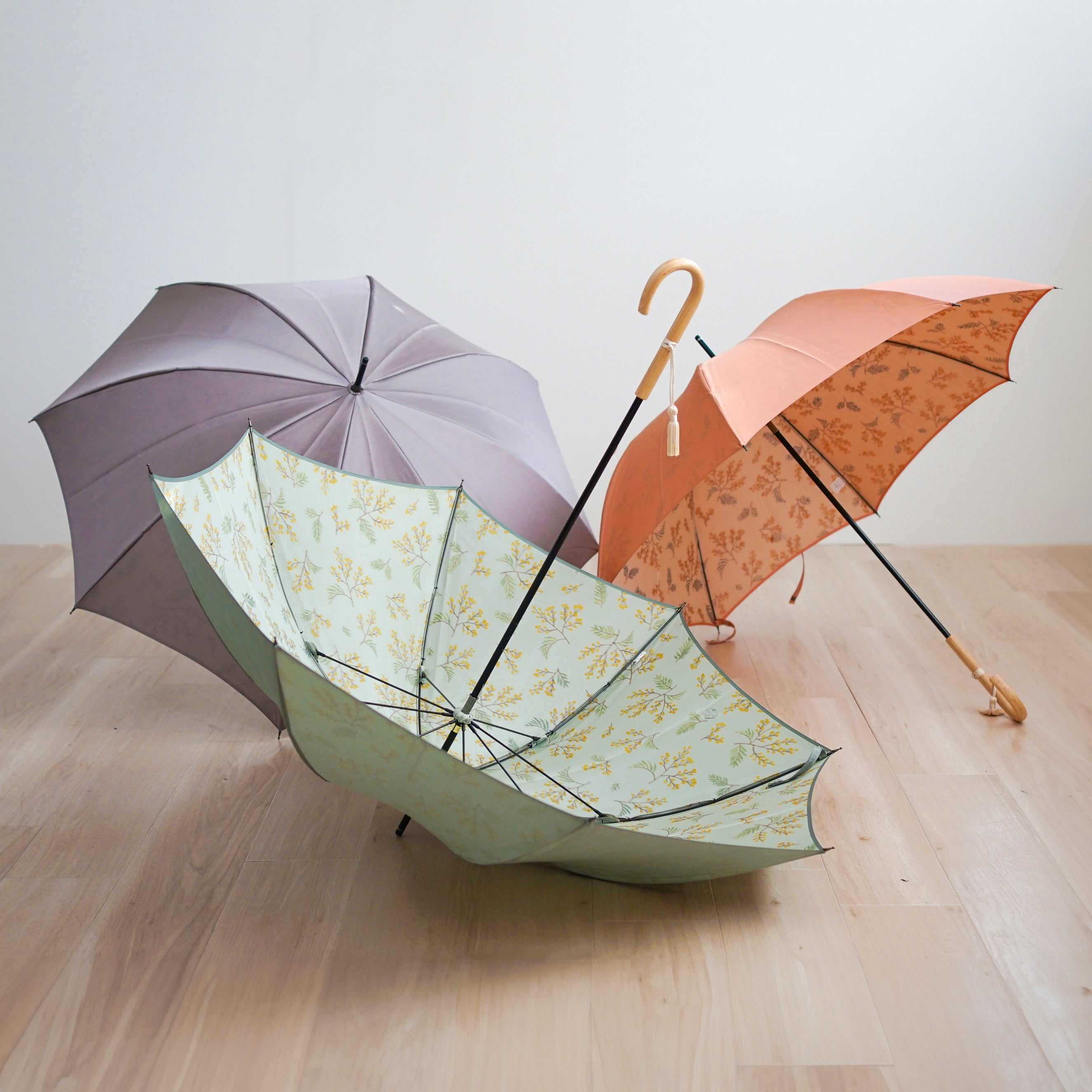 甲州織の伝統的な裏ほぐし織で彩る、花束のような、大きいサイズの