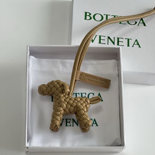 ボッテガヴェネタ ジョンジョンモチーフ ドッグ チャーム スーパー
