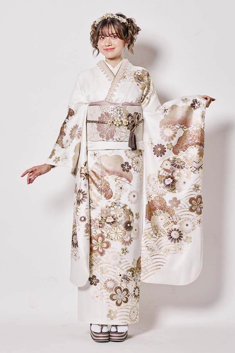 華やかな金彩が映える優雅な上品な白地の振袖 | 成人式の振袖 購入