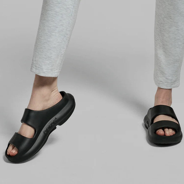 OOFOS OOYEA - BLACK – Kaufman Shoes