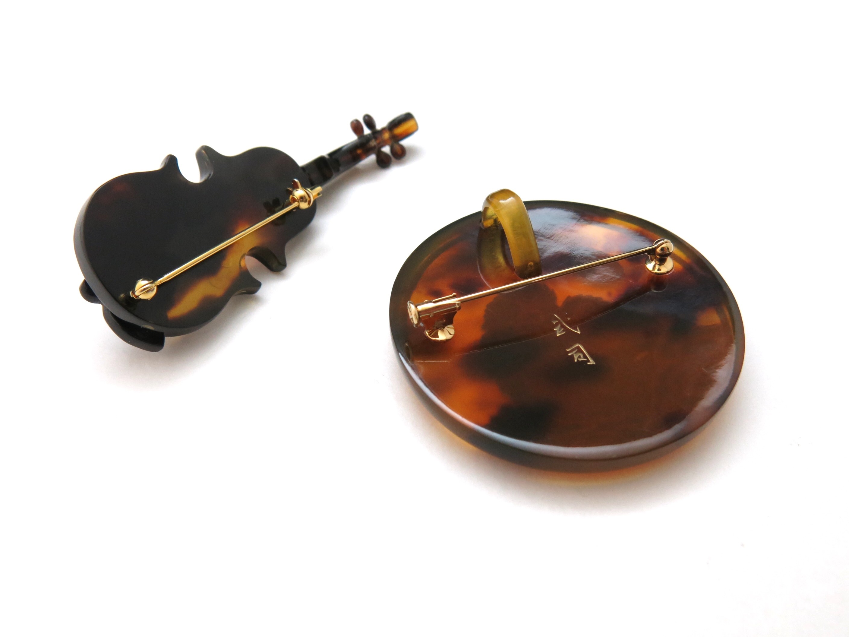 日本の伝統工芸の技が光るべっ甲ブローチ2018｜バイオリン、梟