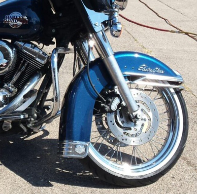 120/70-21ホワイトリボンタイヤが遂に発売 - ハーレーカスタムパーツ