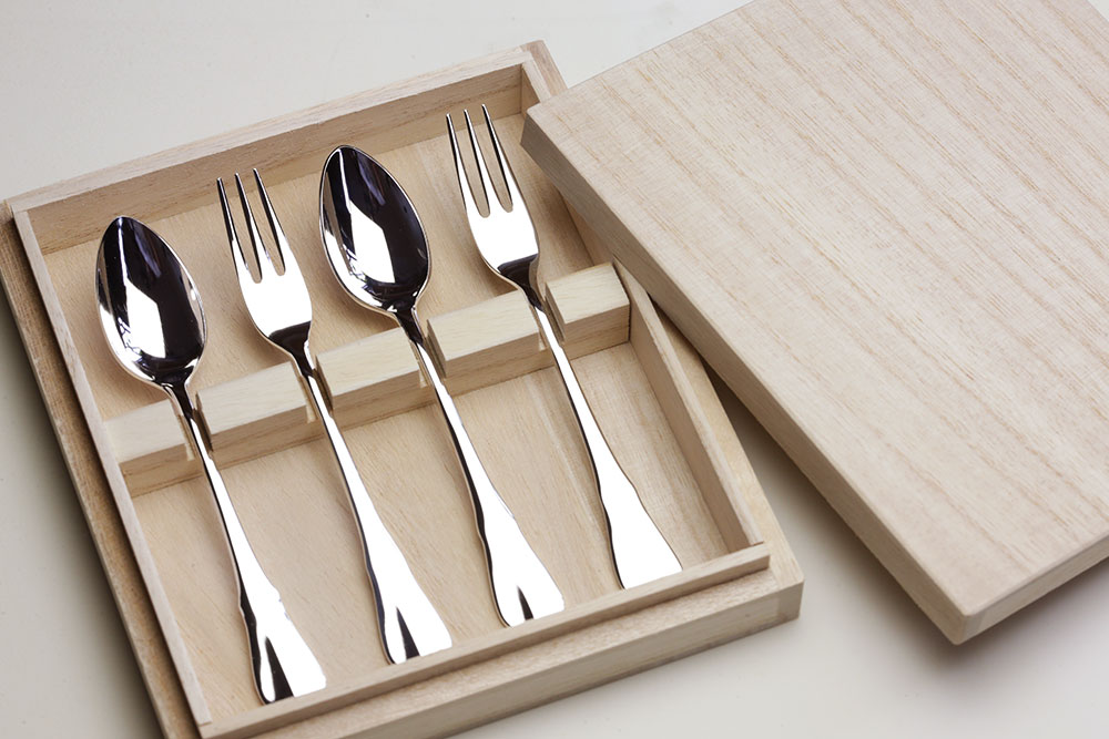 銀食器 名前が刻印できるシルバー950の純銀食器カトラリーセット