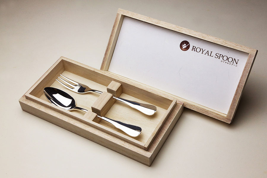 銀のスプーン、日本製（燕三条）の純銀カトラリー価格別贈り物一覧