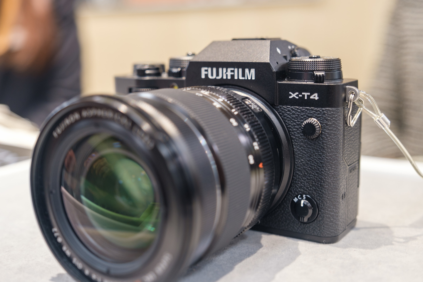 富士フイルム X-T4 レビュー｜ボディ内手ブレ補正など新機能満載