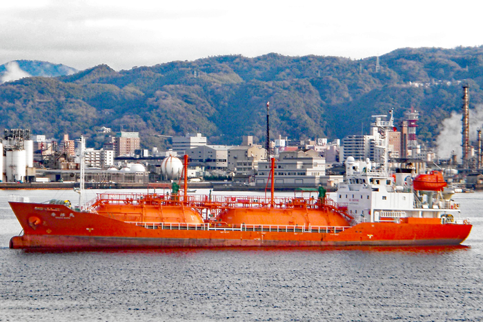 KiPiOの散歩道 船☆大きなガスタンクを積んだ船