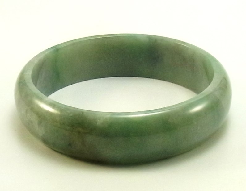 ミャンマー産天然翡翠彫刻＆アクセサリー専門店