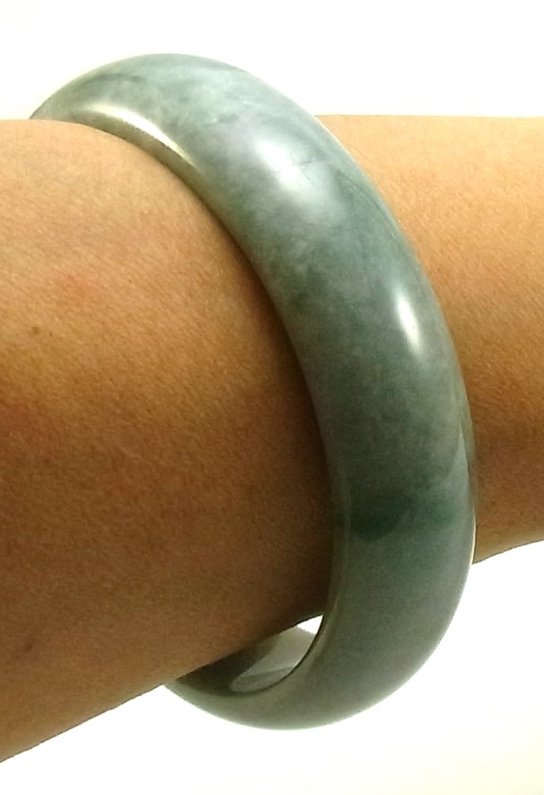 ミャンマー産天然翡翠彫刻＆アクセサリー専門店