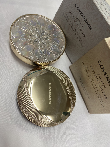 カバーマーク フェイスアップ プレストパウダー<限定パッケージ／2024