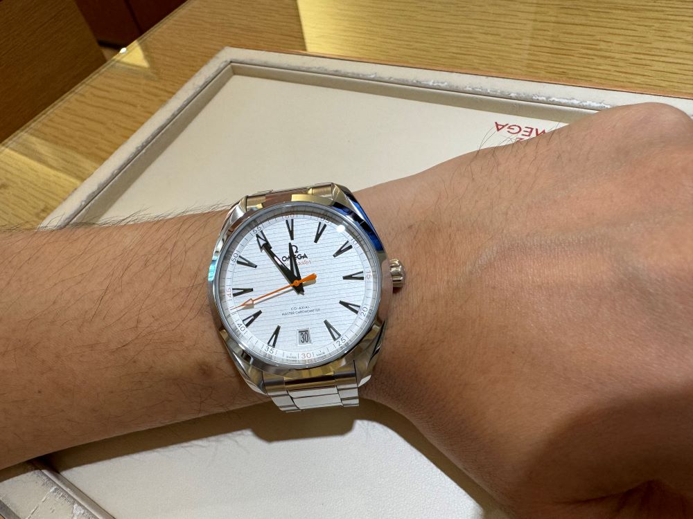 オメガ】選び抜いた1本！ホワイト文字盤が映えるアクアテラ_