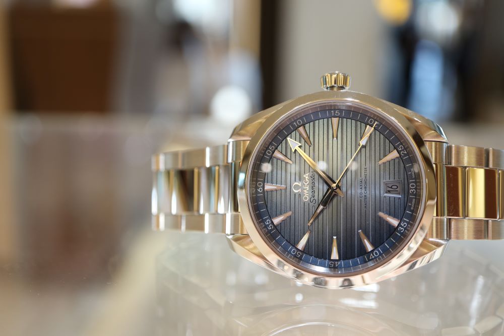 オメガ】新入荷！！清々しいダイアルカラー【Summer Blue】_