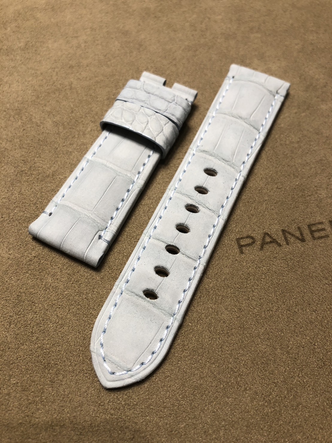 パネライ 】【店頭在庫情報】純正ベルト アリゲーターヌバックブルー