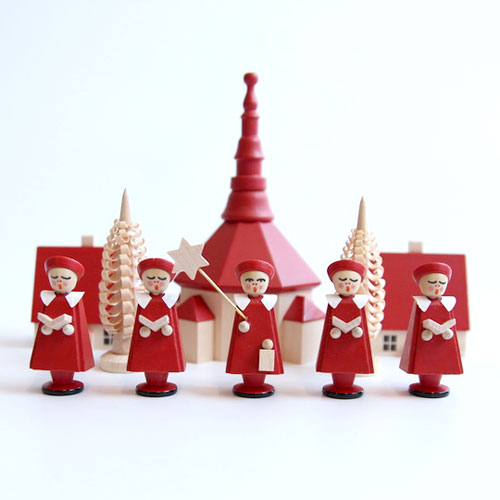 赤い聖歌隊と教会：ザイフェン村のクリスマス | krtek select toys